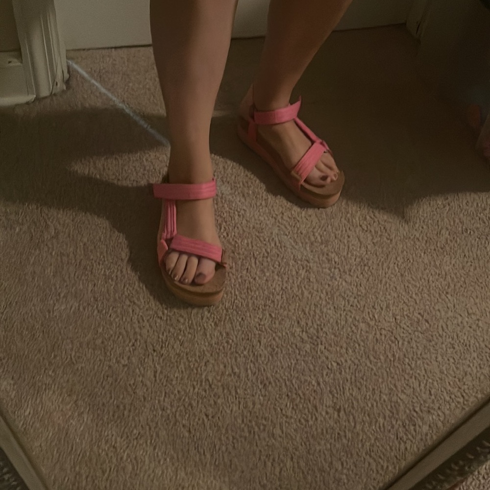 Comfortable Pink Reef Sandals